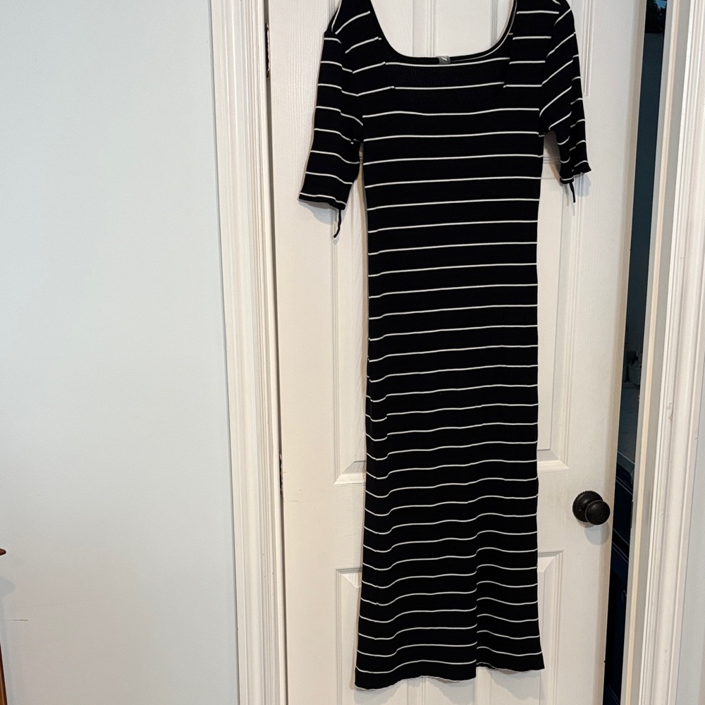 Lou & Grey Black and White Long Sleeve Dress